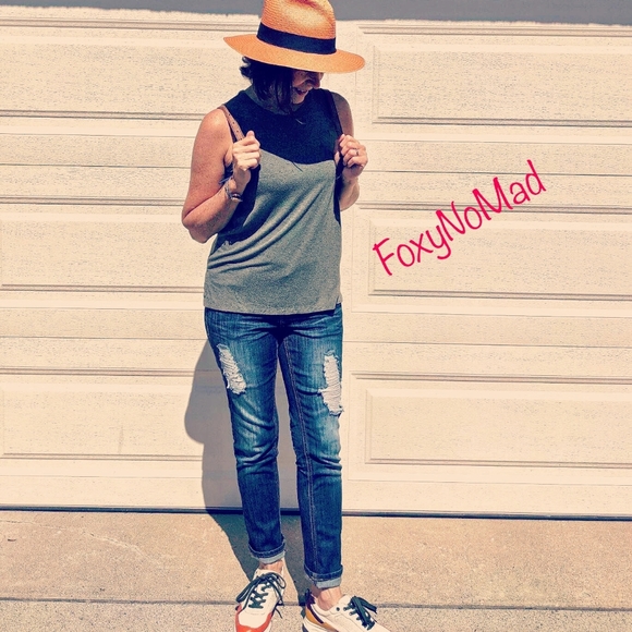 Meet your Posher, Leah - Picture 3 of 5